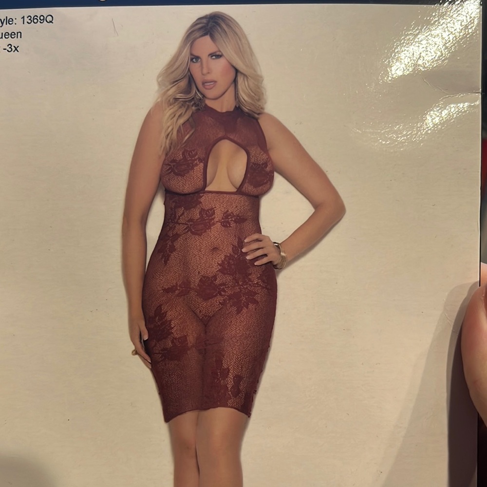NWT size 1x-3x wine colored lace dress with keyhole front